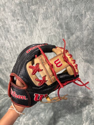Black Wilson A2000 RH Baseball Glove 11.25" (Used)