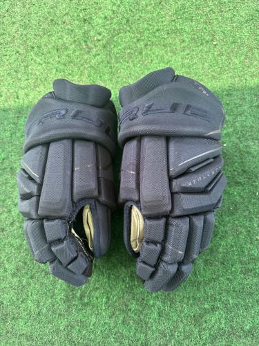 Blue Senior True Catalyst Black Gloves 14" (Used)