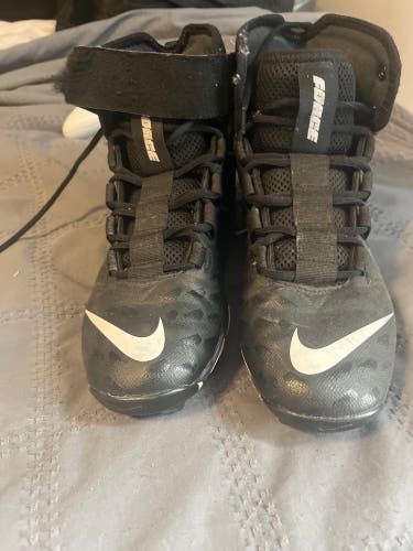 Unisex Size M 8.0 (W 9.0) Nike Mid Top Molded Cleats (New)