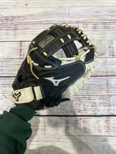 White Mizuno Supreme RH Catcher's Softball Glove 33" (Used)