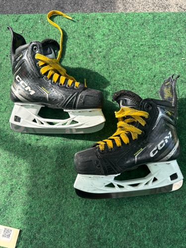 Junior CCM Tacks XF 80 Hockey Skates (Regular) Size 3 (Used)