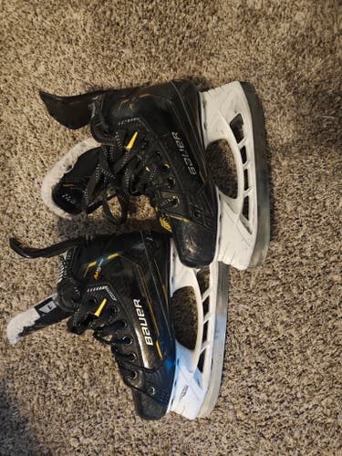 Bauer Supreme M5 Pro Hockey Skates Regular Width Size 1 (Used)