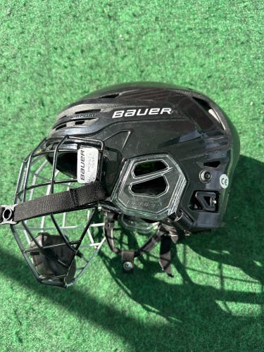 Black Medium Bauer Re-Akt 85 Helmet (Used)