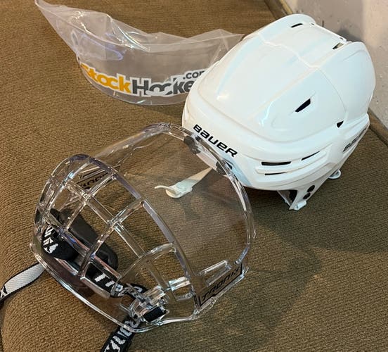 Medium Bauer Re-Akt White Helmet with Bubble and Visor