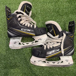 Junior CCM Tacks 9080 Hockey Skates Regular Width Size 4 (Used)