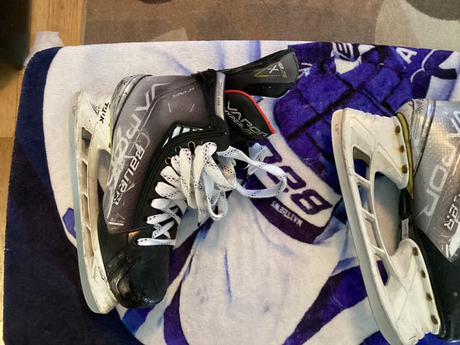 2021 Bauer Vapor Hyperlite Hockey Skates 10 (Used)