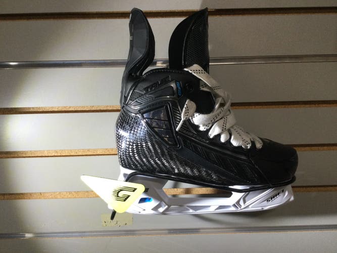 True Pro Custom Hockey Skates Regular Width Pro Stock 7 (Used)