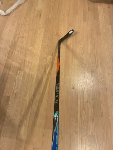 Senior Bauer Vapor Flylite Right Handed Hockey Stick P28 87 Flex (New)