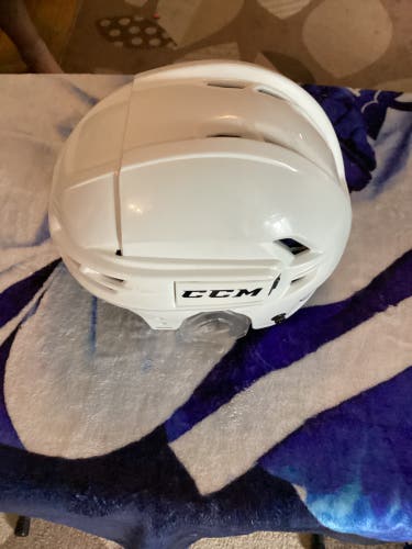 Medium CCM Tacks 910 Helmet (Used)