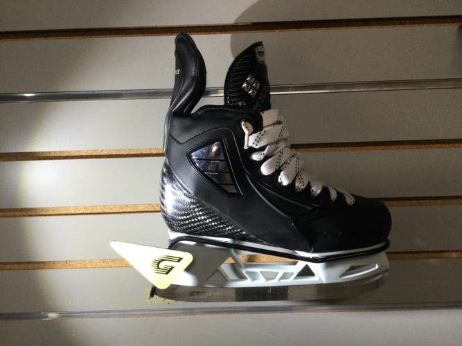 True Pro Custom Hockey Skates Regular Width Pro Stock 6 (Used)