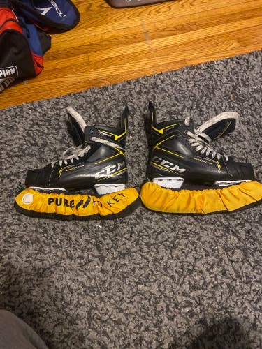 Black 2020 CCM Super Tacks AS3 Hockey Skates Regular Width 6 (Used)