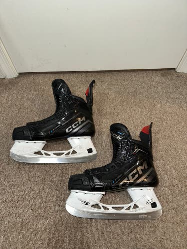 Black 2023 CCM JetSpeed FT690 Hockey Skates Regular Width 8.5 (Used)