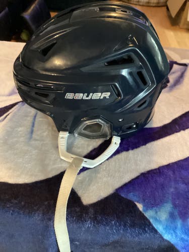 Medium Bauer Re-Akt 150 Helmet (Used)