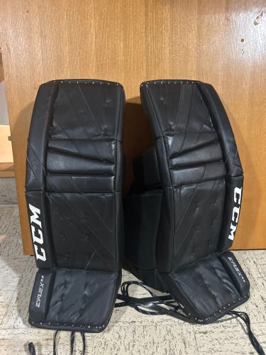 32" CCM Extreme Flex 5.9 Goalie Leg Pads (Used)