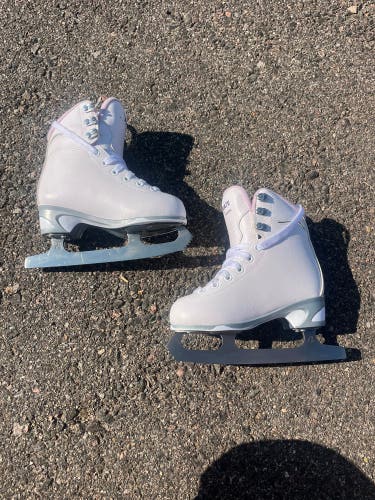 White Jackson Ultima Soft Skate Figure Skates Junior 12 (Used)