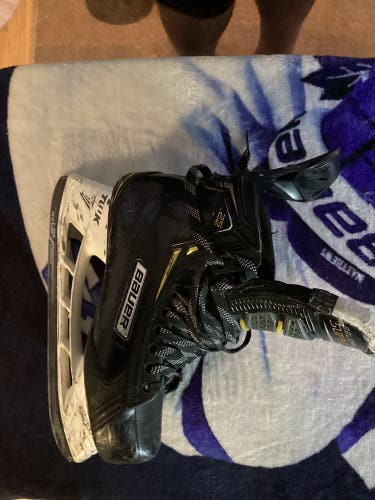 Bauer Supreme Hockey Skates Regular Width 7 (Used)