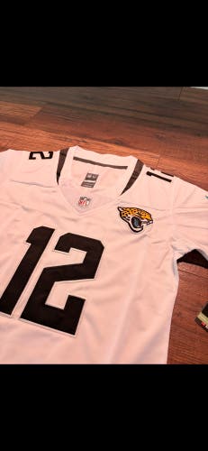 Woman’s Travis hunter Jacksonville jaguars jersey adult medium