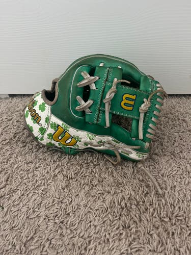 2024 Wilson A2000 RH Infield Baseball Glove 11.5" (Used)