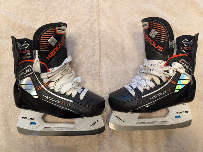 Black True HZRDUS 7x Hockey Skates Regular Width Size 3.5 (Used)