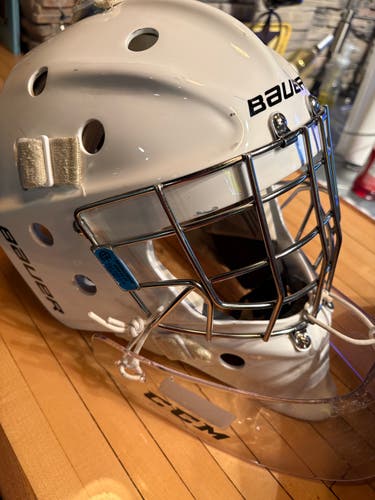 Senior Small Bauer 960 Goalie Mask (Used)