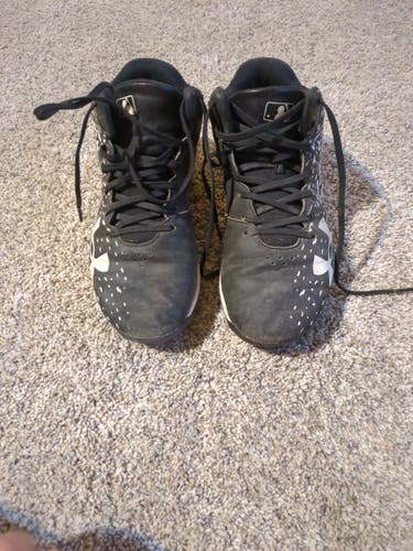 Black Kid's 4.5Y (Big Kids / Youth) Youth Under Armour High Top Molded Cleats (Used)