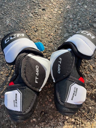 Junior Medium CCM JetSpeed FT680 Elbow Pads (Used)