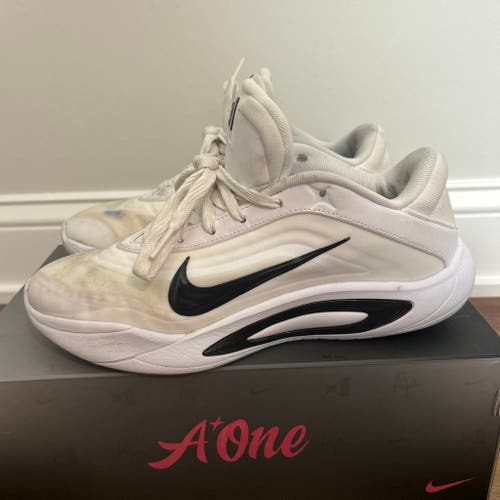 Women's Size M 7 (W 8.5) Nike A’one Basketball Shoes