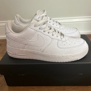 White Men's Size M 6.5 (W 7.5) Adult Nike Air Force 1 Kobe Bryant Forever White Shoes (New)