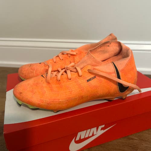 Orange Kids 5.5Y (Big Kids / Youth) Nike Phantom Luna Elite Cleats (Used)