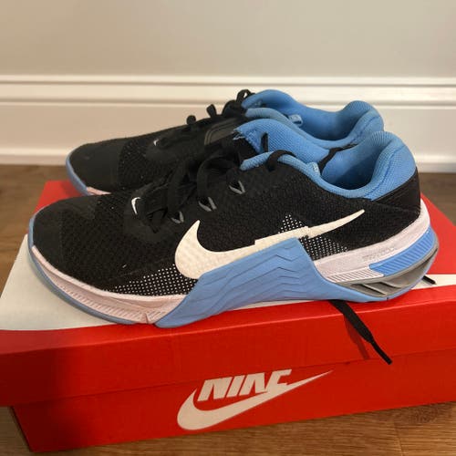 Men's Size M 6.5 (W 7.5) Adult Nike Metcon 7 Team Issued UNC Lacrosse Shoes (Used)