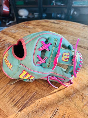 Wilson A2000 RH Infield Baseball Glove 11.5" (Used)