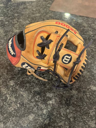 Wilson A2000 “Texas” 1786 RHT Infield Baseball Glove 11.5" (Used)