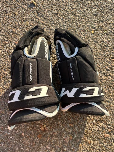 Black Senior CCM Tacks 4 Roll Pro 2 Gloves 15" (Used)