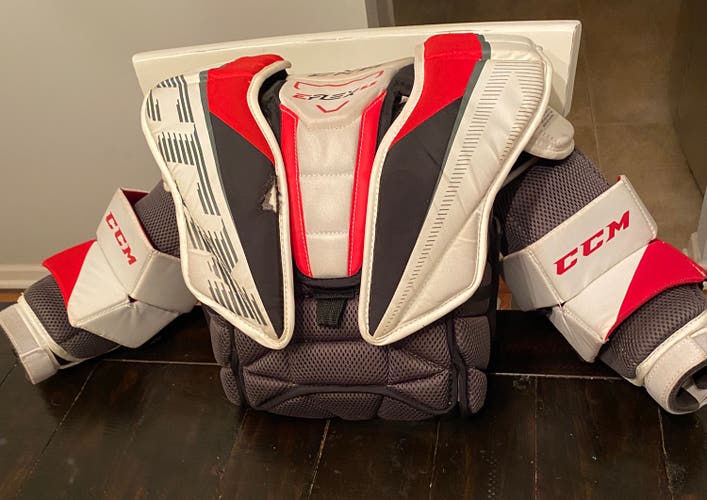Small / Medium CCM Extreme Flex E5.5 Goalie Chest Protector (Used)