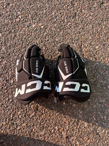 Black CCM Tacks AS-550 Gloves 10" (Used)