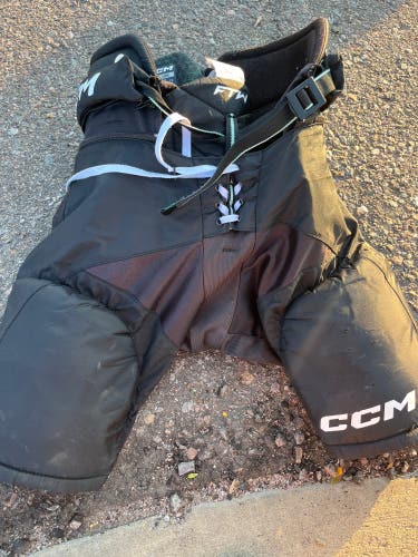 Black Junior Large CCM JetSpeed FTW Hockey Pants (Used)