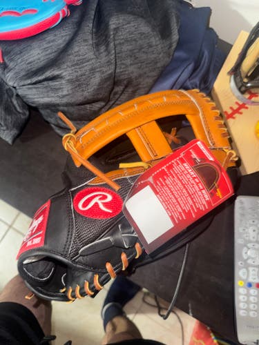 Infield Rawlings Heart of the Hide RV23 Baseball Glove 12.25" (Used)