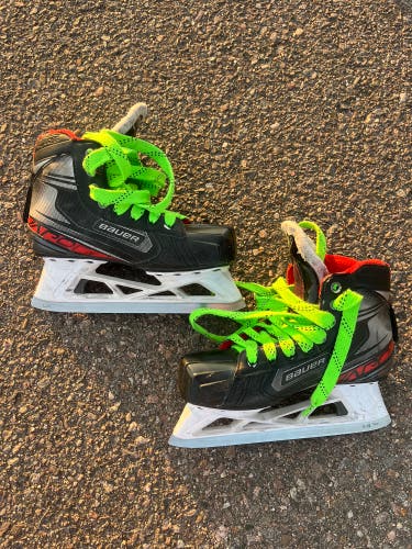 Intermediate Bauer Vapor X2.7 Hockey Goalie Skates Regular Width Size 5.5 (Used)