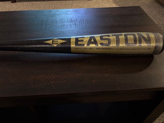 1985 Easton Black Magic Alloy Bat (-3) 30 oz 33" (Used)