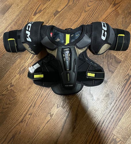 Men's Medium Intermediate CCM AS580 Shoulder Pads (Used)