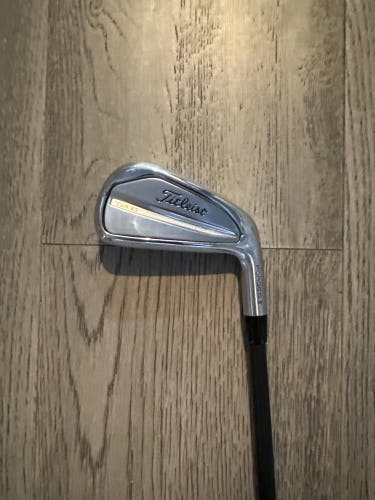 Titleist T200 4 iron Right Handed (Slightly Used)