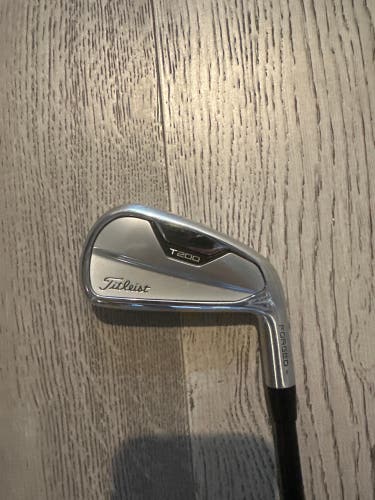 Men's Titleist T200 3 iron Right Handed (Slightly Used)