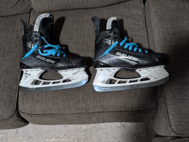 2025 Custom Bauer Vapor Hyperlite 2 Hockey Skates 8 (Used)
