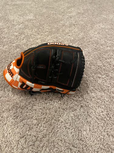 2025 Wilson B2SS Knoxville A2000 RH Pitcher's Baseball Glove 12" (Used)