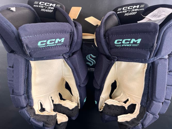 Seattle Kraken CCM HG4RRP Gloves 15" Pro Stock