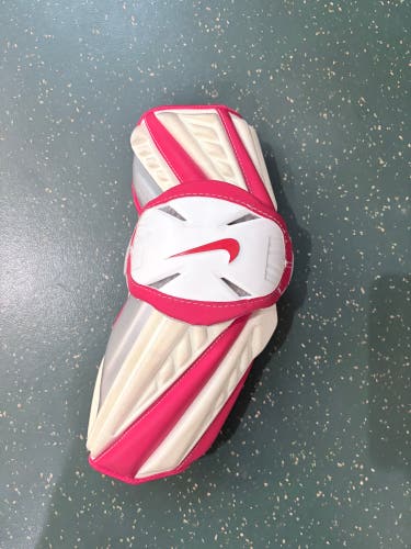 Medium/Large Youth Nike Arm Pads (Used)