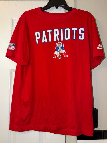 Nike NFL Football New England Patriots Graphic T Shirt Men’s Size Large Used