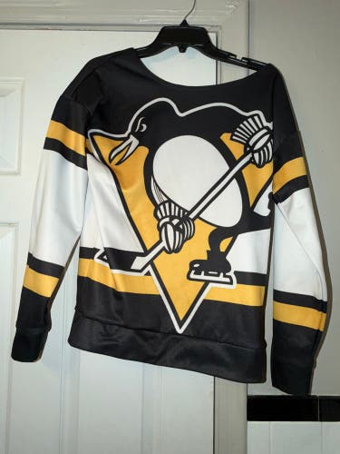 Pittsburgh Penguins Women’s Size XS Long Sleeve Sweatshirt Tee Graphic Print Use