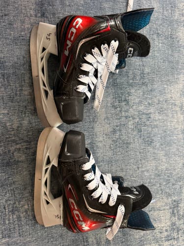 2025 CCM JetSpeed FT890 Hockey Skates Regular Width 11 (Used)