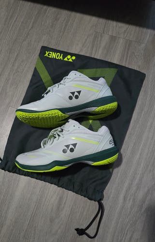 Yonex Power Cushion 65 Z4 (Wide Fit)